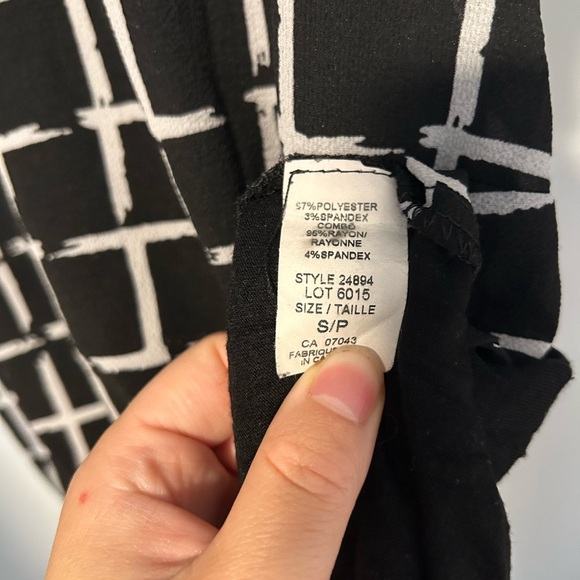 Chic Black and White Checkered Women's Blouse - Picture 3 of 4